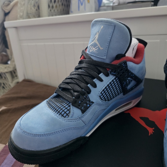Travis Scott × Air Jordan 4 Sold - Picture 2 of 5